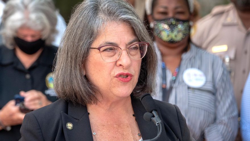 Miami se une a otras grandes urbes y dará una identificación a indocumentados