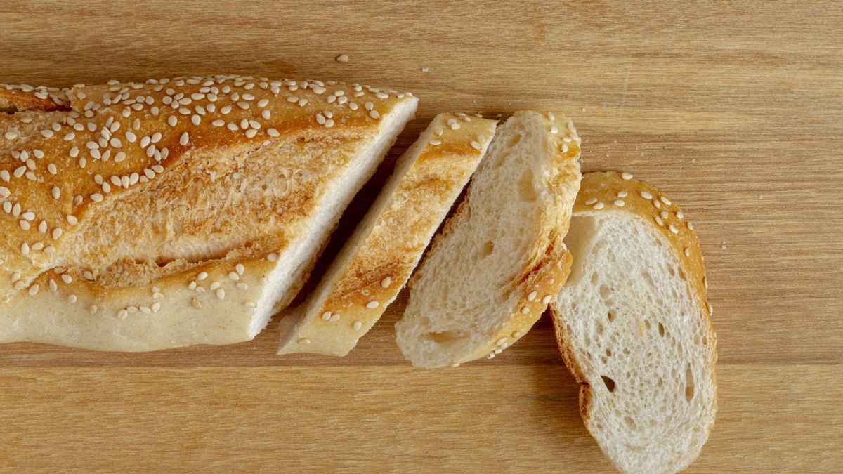 El pan congelado puede recuperar su textura crujiente fácilmente gracias al uso adecuado de la freidora de aire.