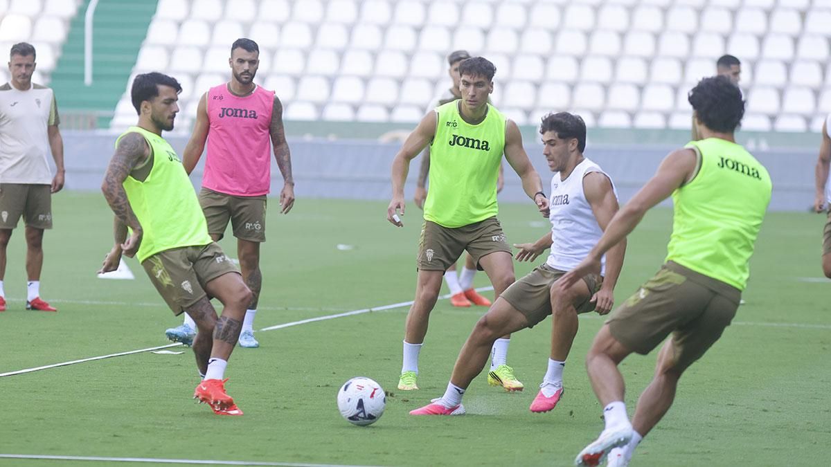 Entrenamiento del Córdoba a puerta abierta para la afición