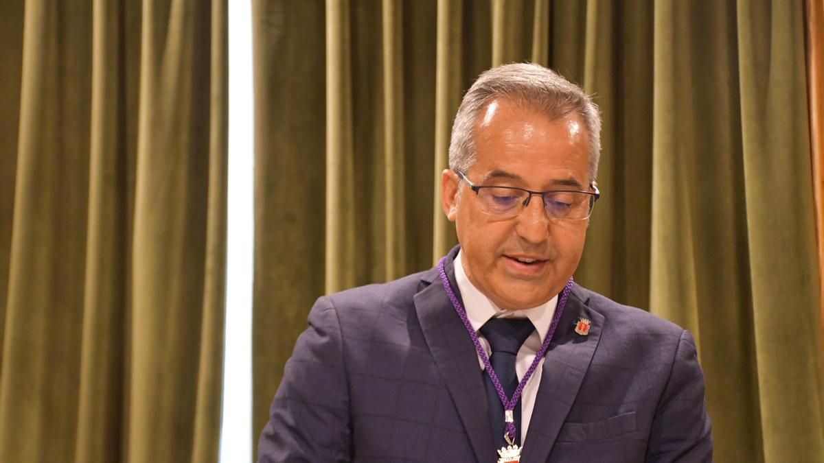 Jesús Pontones toma posesión del cargo de concejal en Cuenca tras fallecer Isidoro Gómez Cavero