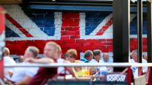 Británicos acuden en zonas de ocio de la costa levantina española.