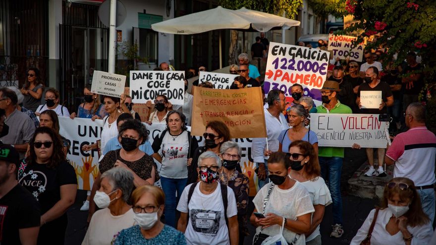 Los afectados por la erupción claman contra la lentitud de la reconstrucción de La Palma: "Nos están matando en vida"
