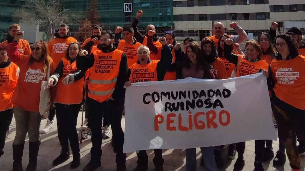 Inquilinos de Nestar protestan contra el incremento de sus alquileres y el mal estado de las viviendas.