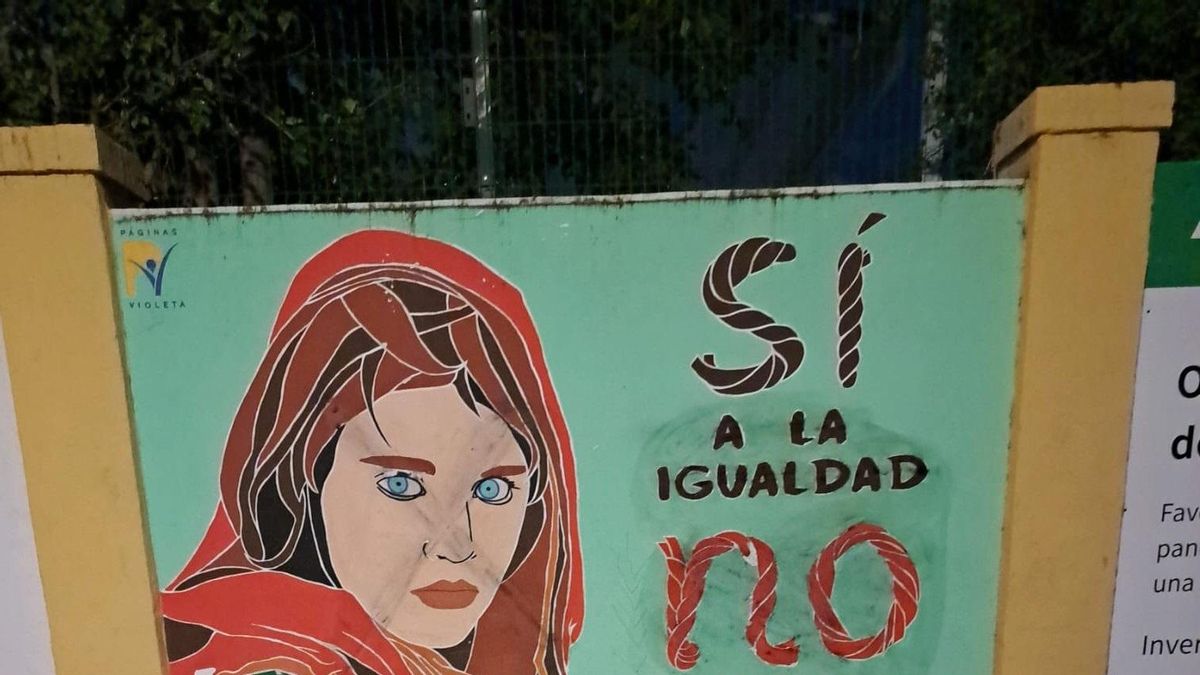 El mural de la niña afgana en favor de la igualdad del CEIP Huerta de Santa Marina ya arreglado por Lipasam tras ser vandalizado.