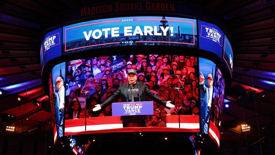 El billionario Elon Musk participa en un mitin de Donald Trump en el Madison Square Garden en Nueva York, el 27 de octubre