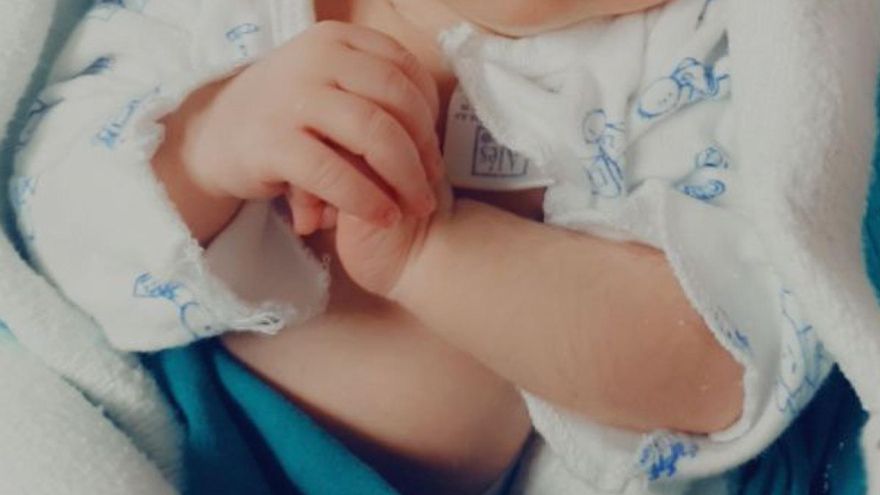 Nace en Sevilla Liana, la niña "milagro" hija de refugiados afganos