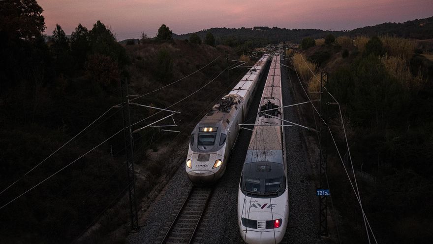 Colapso por falta de plazas de tren para ir a trabajar a Barcelona desde Girona y Lleida: "No hay billetes a 10 días vista"