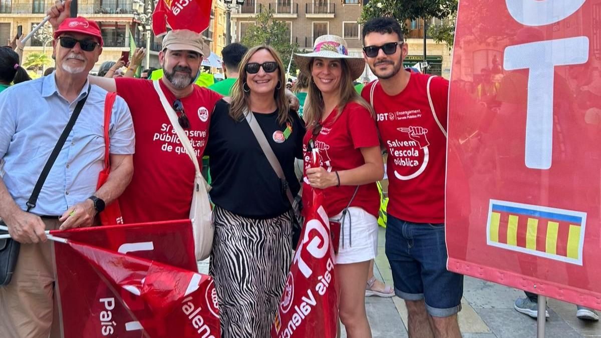 Javier Bezares, primero por la derecha, el pasado viernes junto a algunos compañeros.