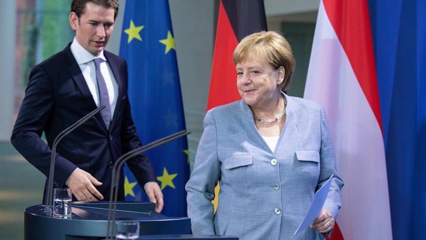 Merkel y Kurz buscan el difícil acercamiento en una UE dividida en el tema migratorio