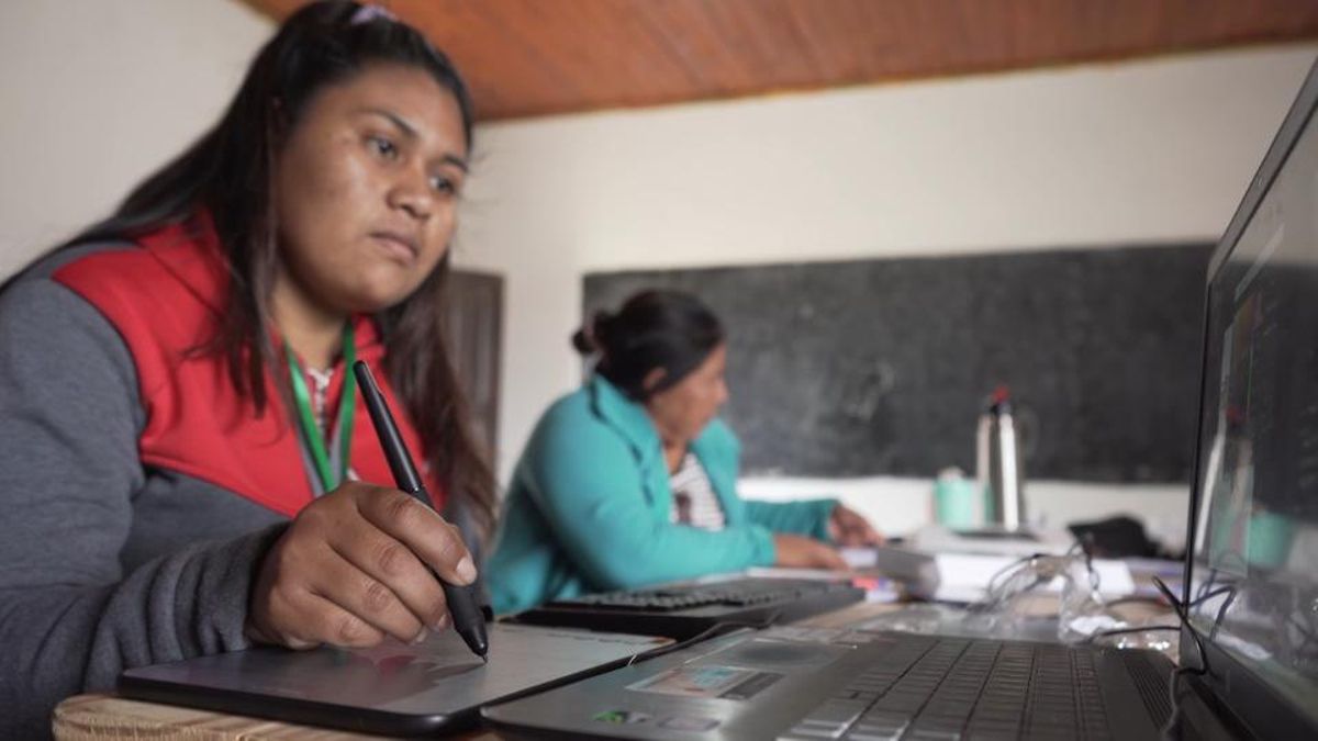 En la última década, las mujeres productoras y artesanas de los bosques chaqueños de Argentina accedieron a Internet e incorporaron herramientas digitales para hacer frente a la crisis climática. Foto: cortesía Fundación Gran Chaco