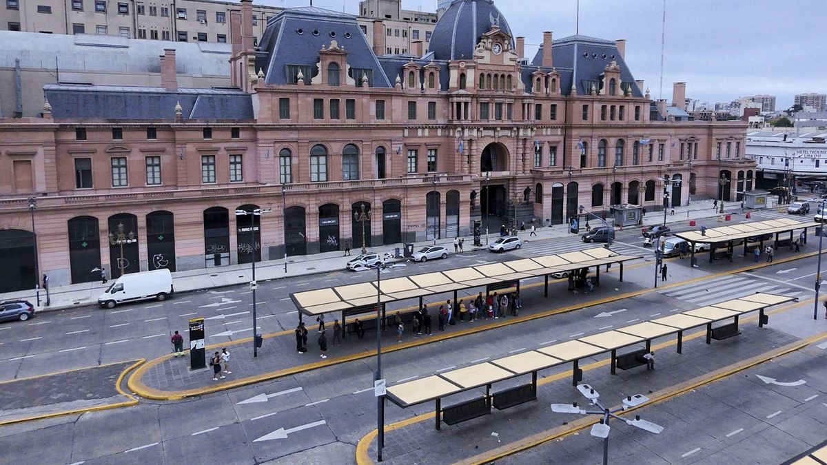 La CGT destaca el acatamiento del paro general y en el Gobierno lo califica de "perverso"