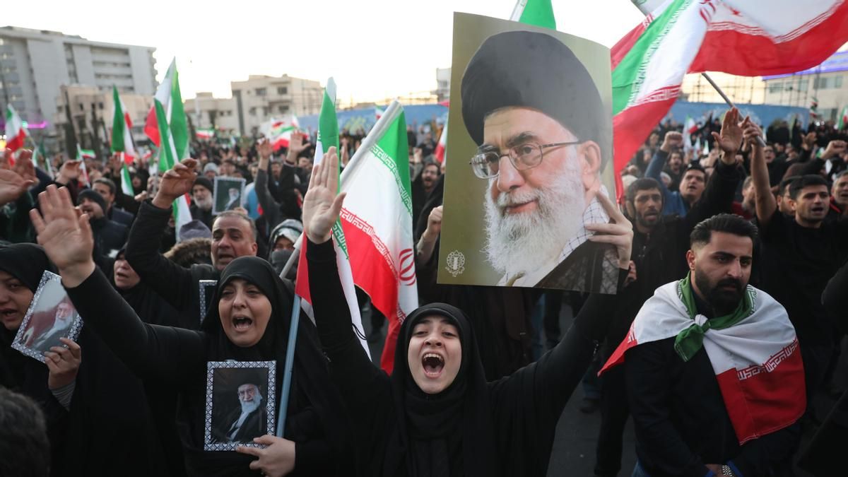 El ayatolá Alireza Arafi liderará Irán de forma interina con el presidente y el jefe del poder judicial tras la muerte de Jamenei