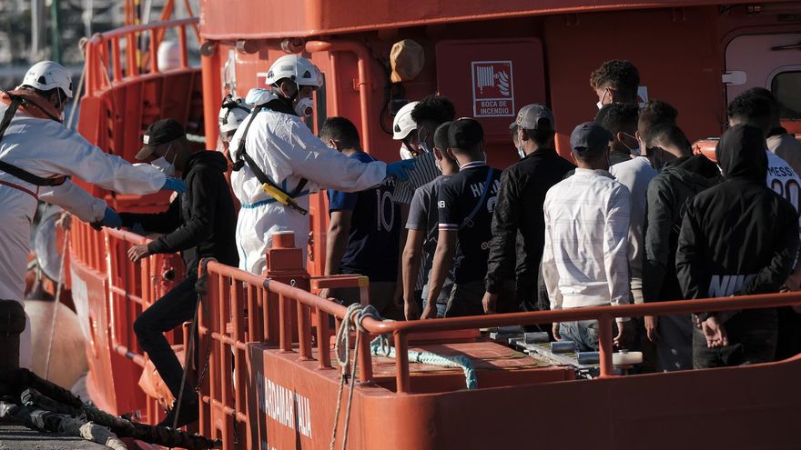 Canarias espera un aumento en la llegada de migrantes en otoño y pide al Gobierno central a un acuerdo para atender a los menores