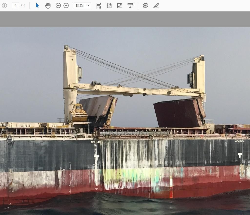 Fotografía facilitada por la empresa Bibby Line Limited, propietaria del carguero británico incendiado al suroeste de Canarias.