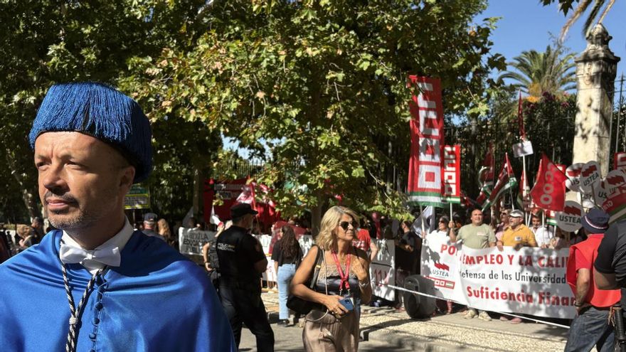Las protestas contra la "infrafinanciación" de las universidades públicas eclipsan la apertura del curso andaluz