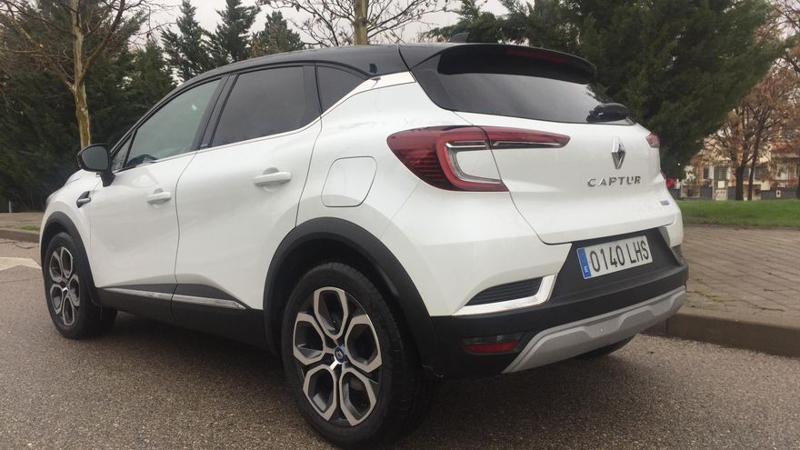 El precio del Renault Captur híbrido enchufable se sitúa entre los más bajos en este tipo de modelos.
