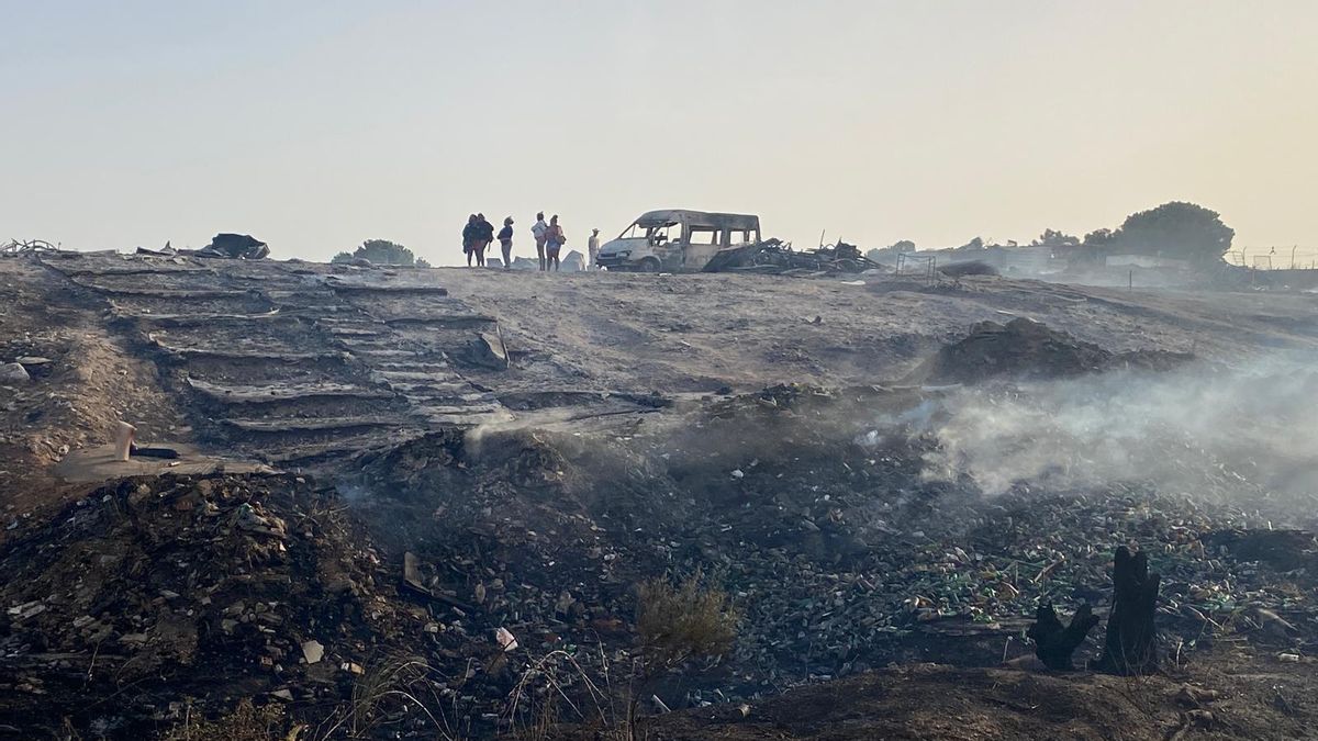 Un incendio calcina 300 chabolas en un asentamiento de Huelva donde viven trabajadores de los frutos rojos