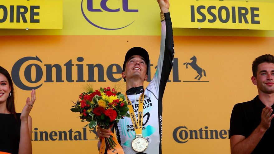 El Tour de Francia borra una bandera de España y pone la ikurriña tras la victoria del vasco Pello Bilbao