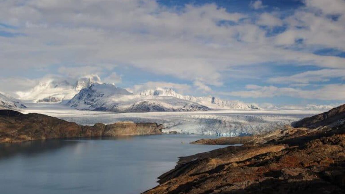Los glaciares, monumentales reservorios de agua dulce, desempeñan un papel fundamental en la sostenibilidad de los ecosistemas y el bienestar de las comunidades humanas. Foto: cortesía Martín Katz/Greenpeace para Mongabay Latam.