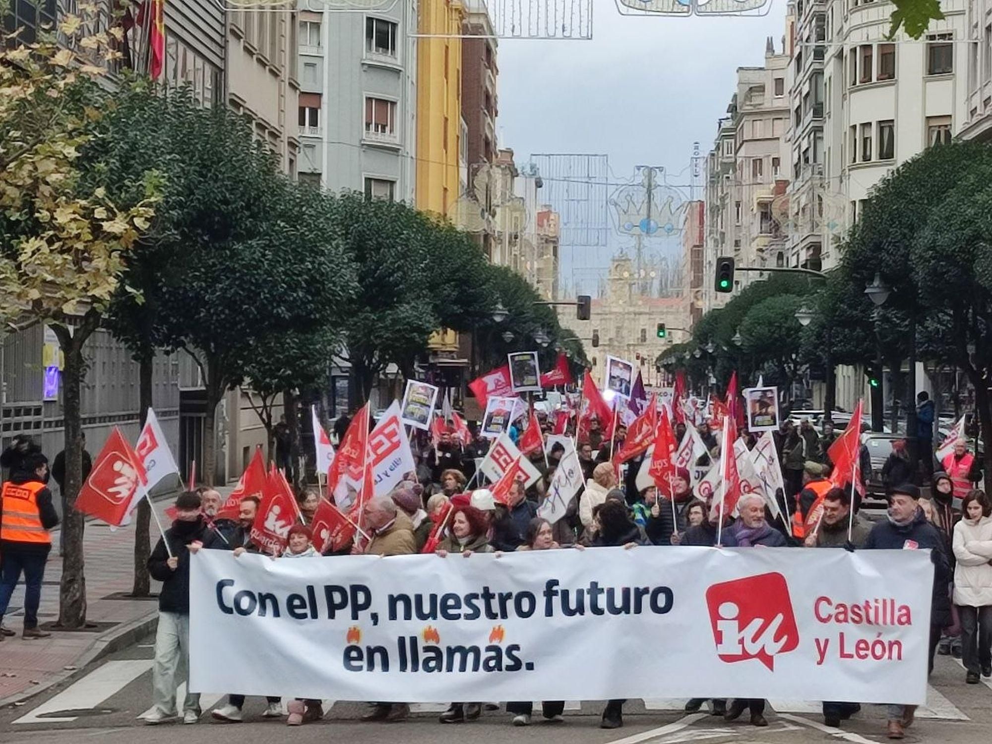 Manifestación en León contra las políticas de incendios forestales de la Junta