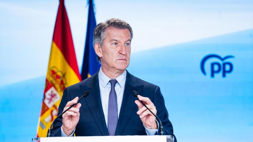 El presidente del Partido Popular, Alberto Núñez Feijóo, comparece ante los medios para hacer balance del curso político, en la sede nacional del PP, a 22 de julio de 2026, en Madrid (España). Feijóo ha puesto el foco en la corrupción y la crítica a la ge