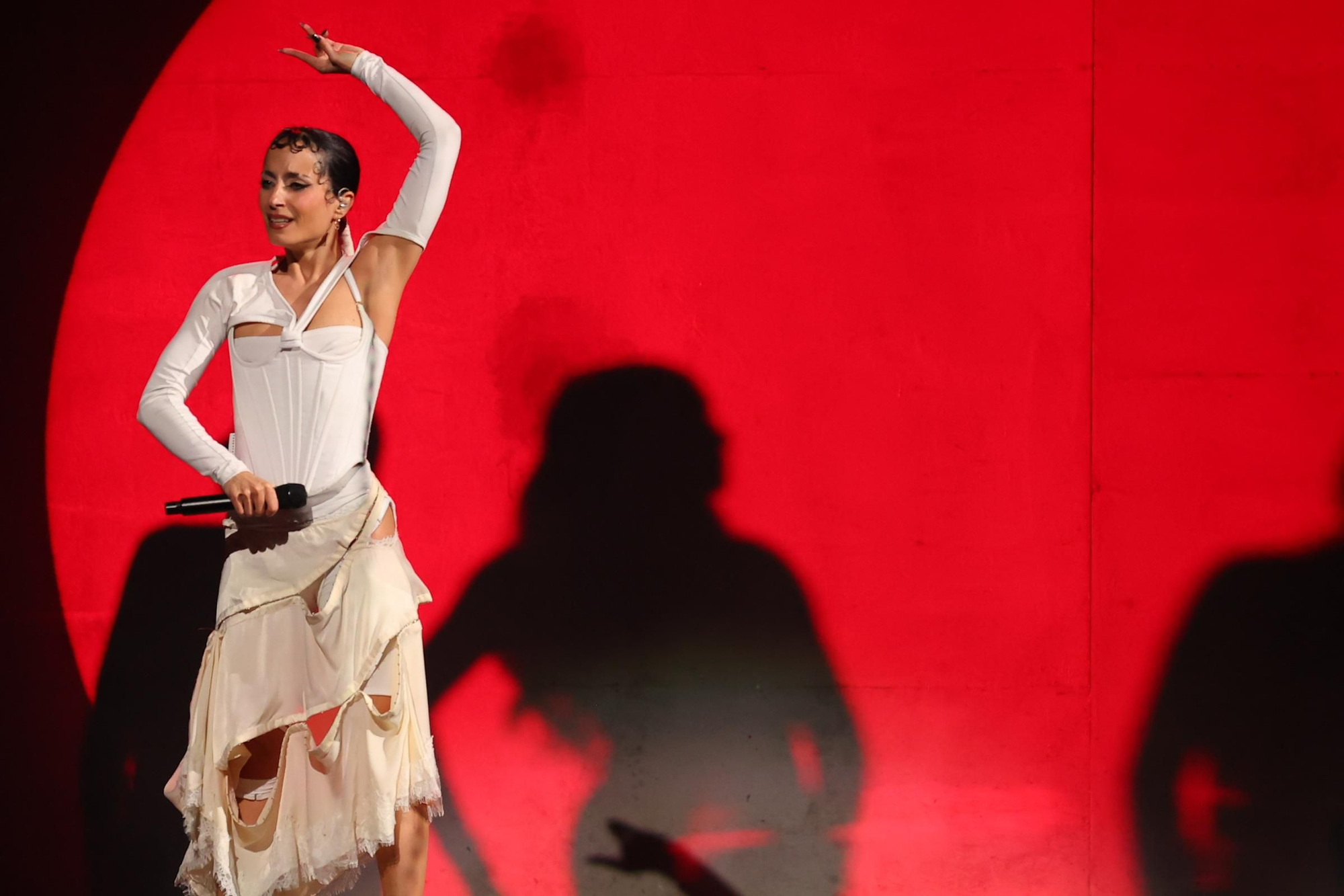 Rosalinda Galán en su actuación de la segunda semifinal del Benidorm Fest 2026