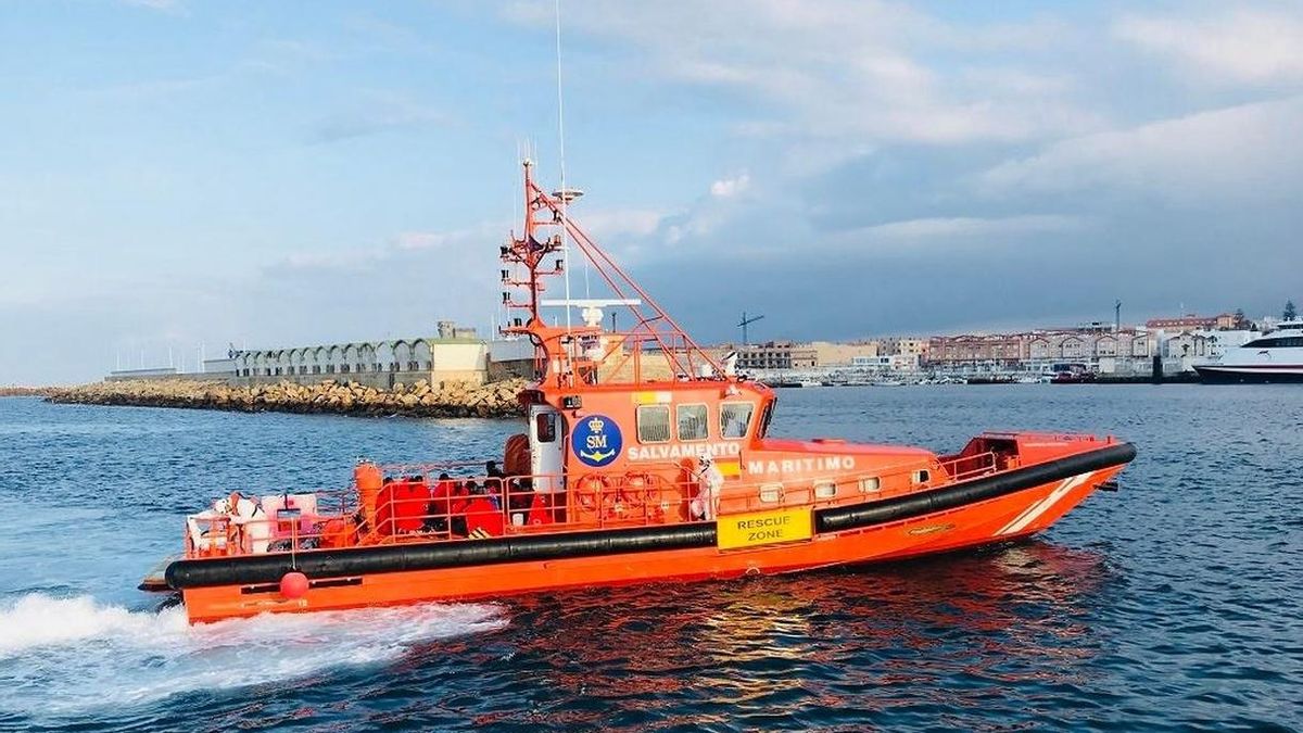 Casi 600 personas, que navegaban en 18 pateras, han sido trasladas a las costas andaluzas durante el sábado y domingo