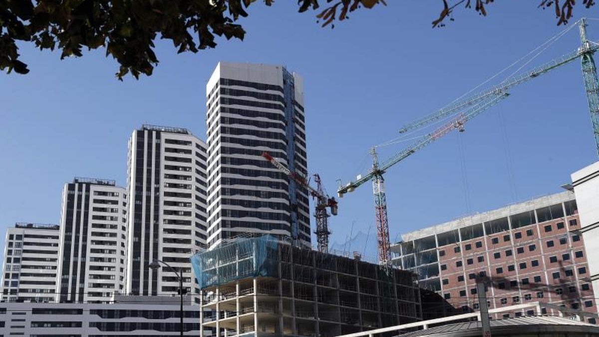 Expertos creen que la incertidumbre está retrasando la compra de viviendas