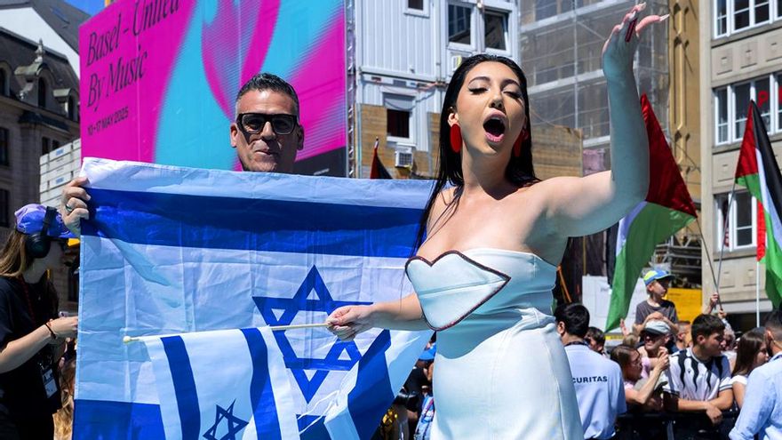 Eurovisión 2025 se llena de banderas palestinas, con protesta formal de Israel y besos al aire de su representante
