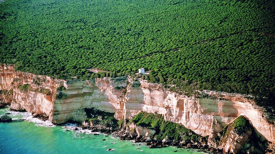 La Junta impulsa un complejo turístico y deportivo en el municipio gaditano de Barbate que equivale a 700 campos de fútbol