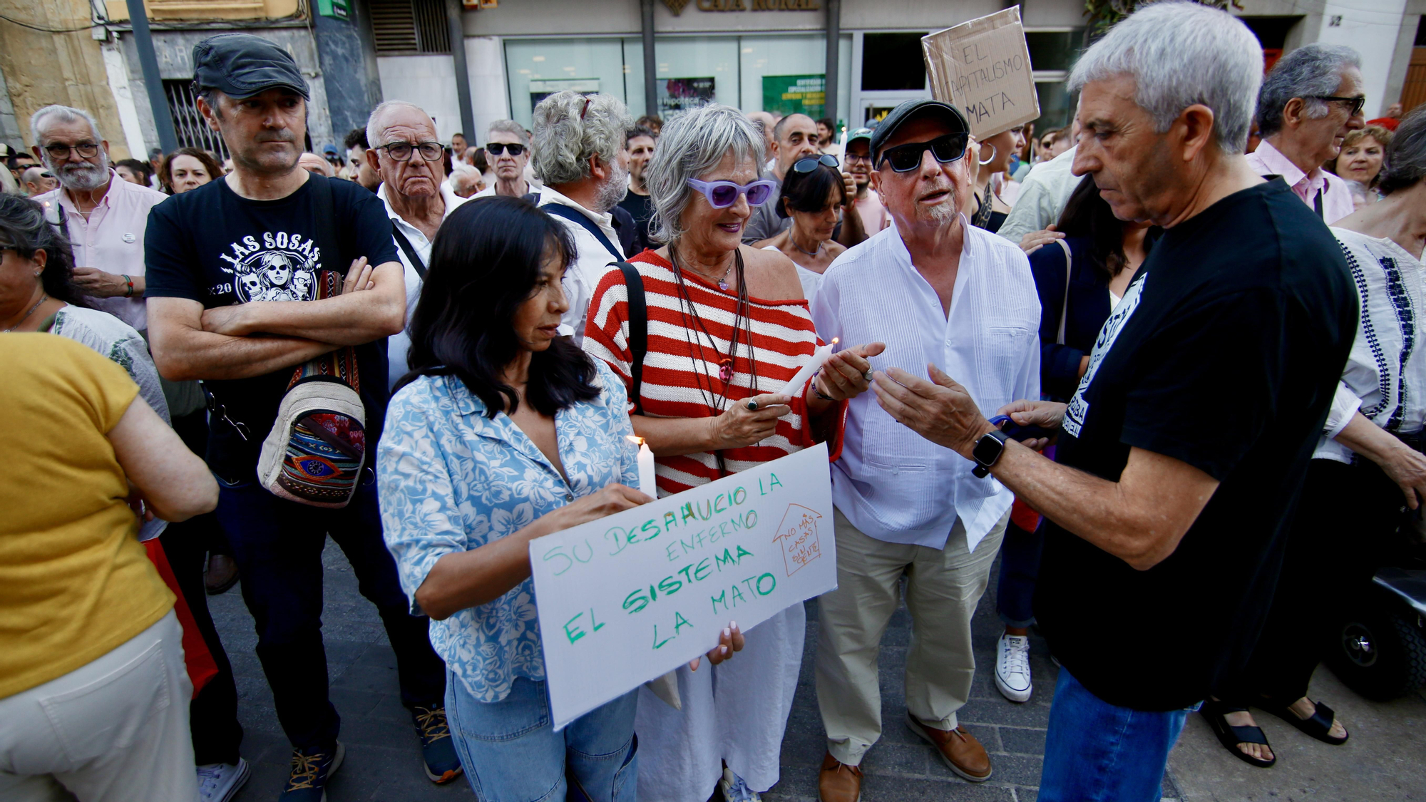 Concentración por la muerte de Maricarmen