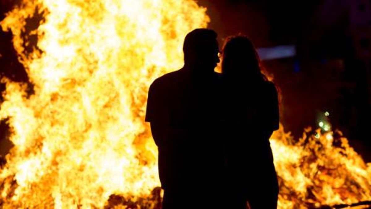Estas son algunas de las hogueras que encontrarás en Barcelona si pasas allí la noche de Sant Joan