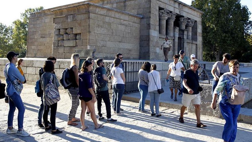 CCOO y UGT protestan contra la precariedad laboral en Día Mundial del Turismo