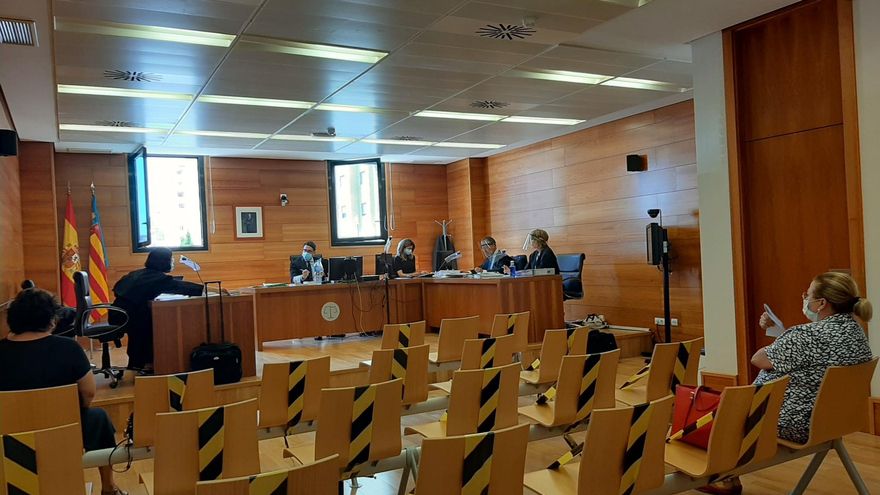 Declarado improcedente el despido de la trabajadora que denunció al secretario de la Cámara de Castellón por corrupción