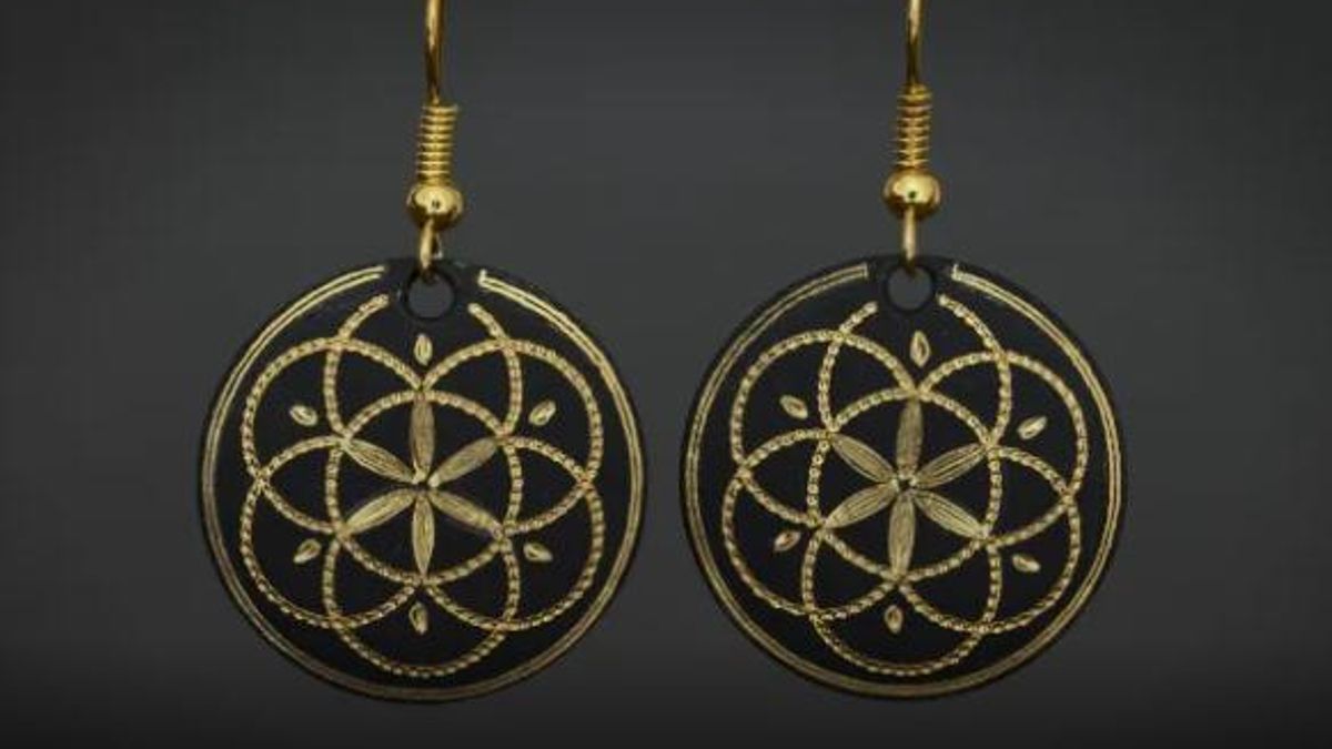 Guiño a un oficio en vías de extinción: el damasquinador Ángel Luis Corrales será premiado en FARCAMA 2025