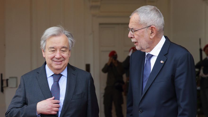 El presidente de Austria, Alexander Van der Bellen (d) y el secretario general de la ONU, Antonio Guterres (i) este miércoles en Viena. EFE/EPA/HEINZ-PETER BADER