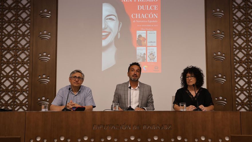 Muñoz Molina, Álvaro Pombo, Martínez Pisón y Alana S. Portero, finalistas del premio literario Dulce Chacón