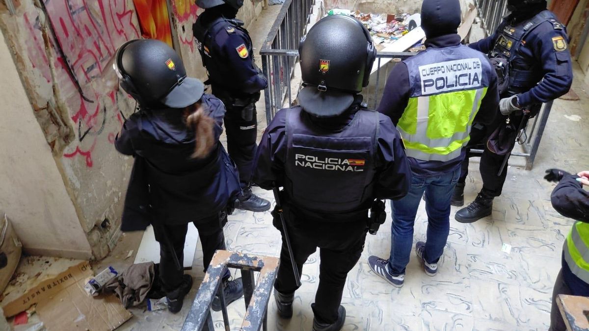 Un detenido y 165 identificados en un operativo policial en la antigua prisión de Palma