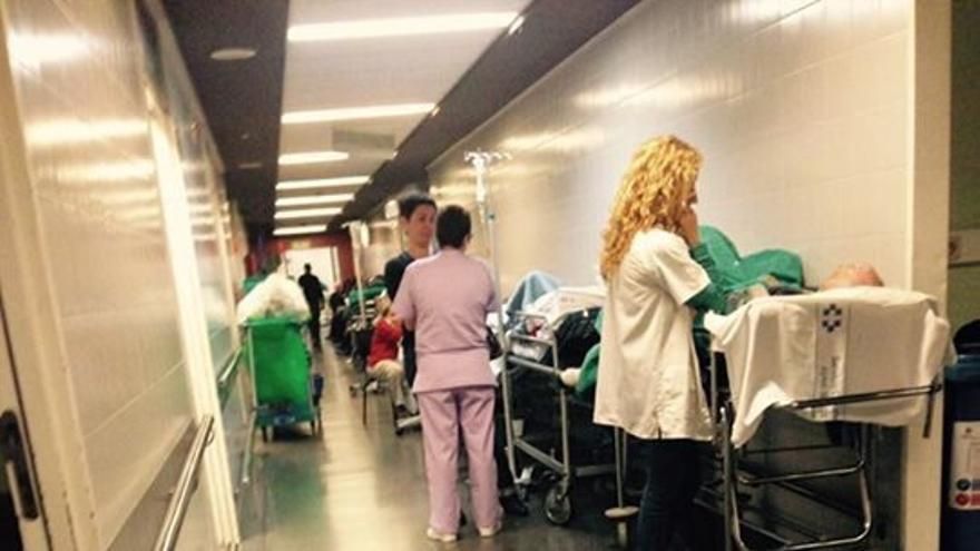 El anticipado colapso en las urgencias del Negrín pone en alerta a los sanitarios: "Hemos tenido dos semanas muy duras"