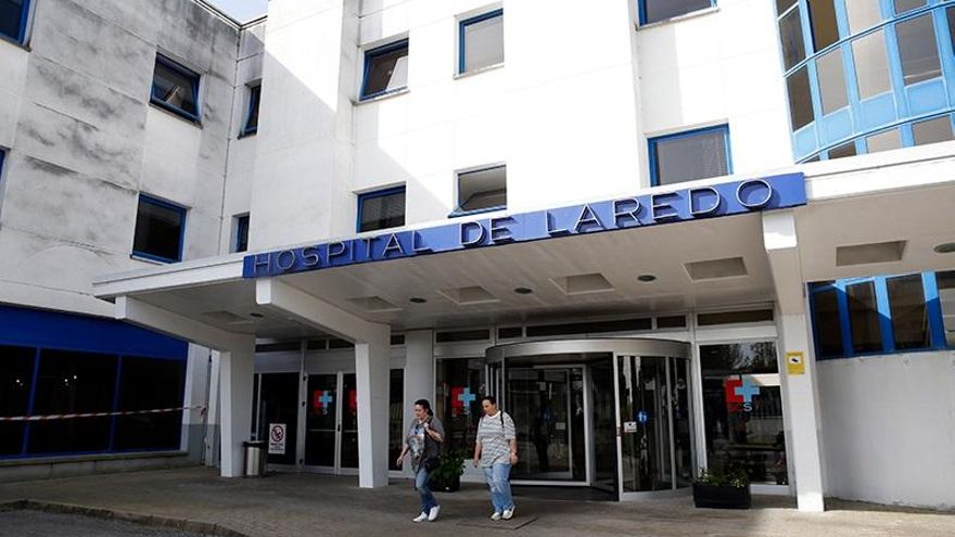 Entrada al Hospital de Laredo.