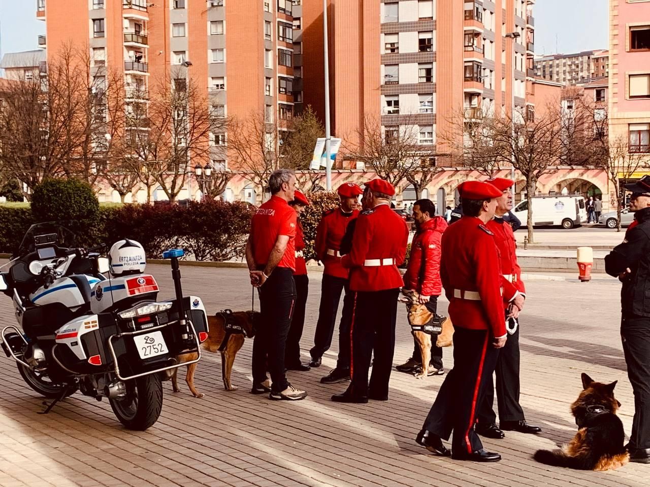 El cuadragésimo aniversario de la Ertzaintza, en imágenes