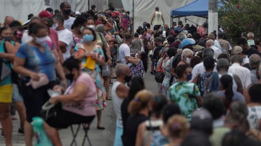 Canciller de Brasil presentó la renuncia presionado por su "negligencia" frente a la política de adquisición de vacunas