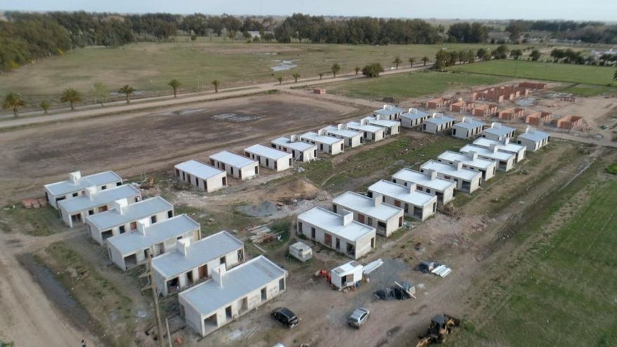 El Gobierno recortó casi un cuarto del presupuesto de Hábitat, pero el ministerio dice que no afecta la entrega de lotes y viviendas