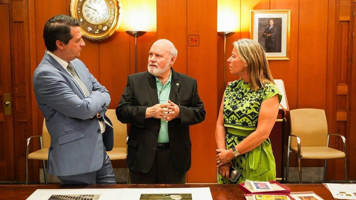 El fotógrafo José F. Gálvez dona al Ayuntamiento 1.100 fotografías en papel