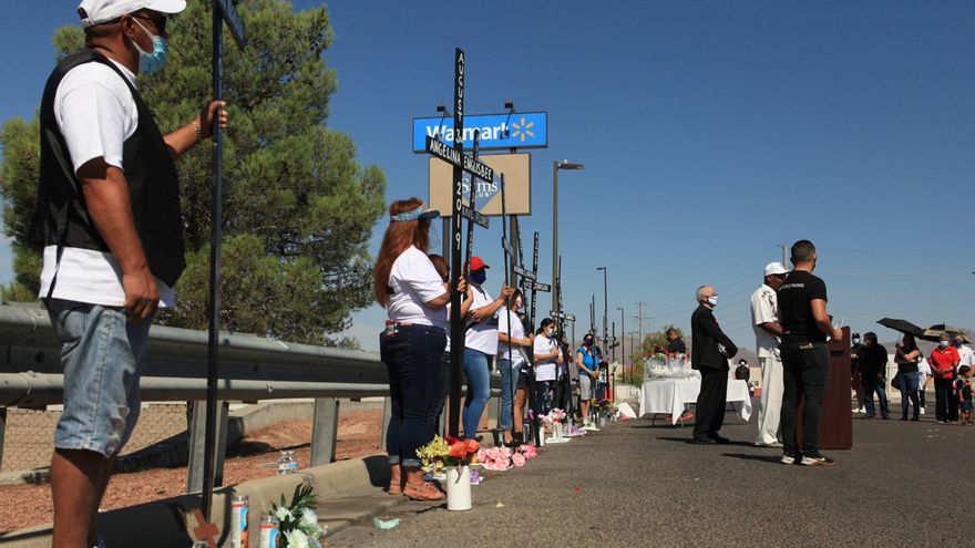 Con abrazos virtuales y peregrinaje El Paso recuerda a víctimas de tiroteo