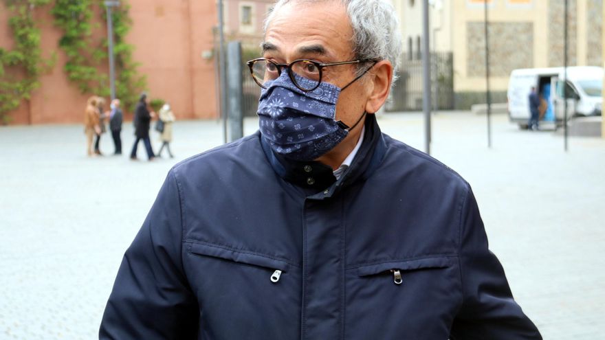 El concejal que denunció corrupción en el Consell Esportiu de L'Hospitalet rompe el carné del PSC