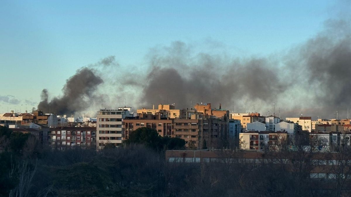Se declara un incendio en la empresa papelera Saica, en Zaragoza