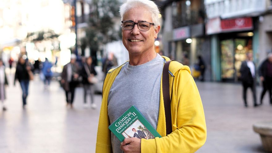 José Javier Gómez, escritor: "Lo pasiego vende por los contrabandistas, las nodrizas, los sobaos y su idiosincrasia"