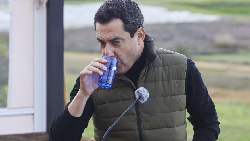 Moreno rescata el impuesto al agua en Andalucía tras la subida de tarifas de los grandes ayuntamientos del PP