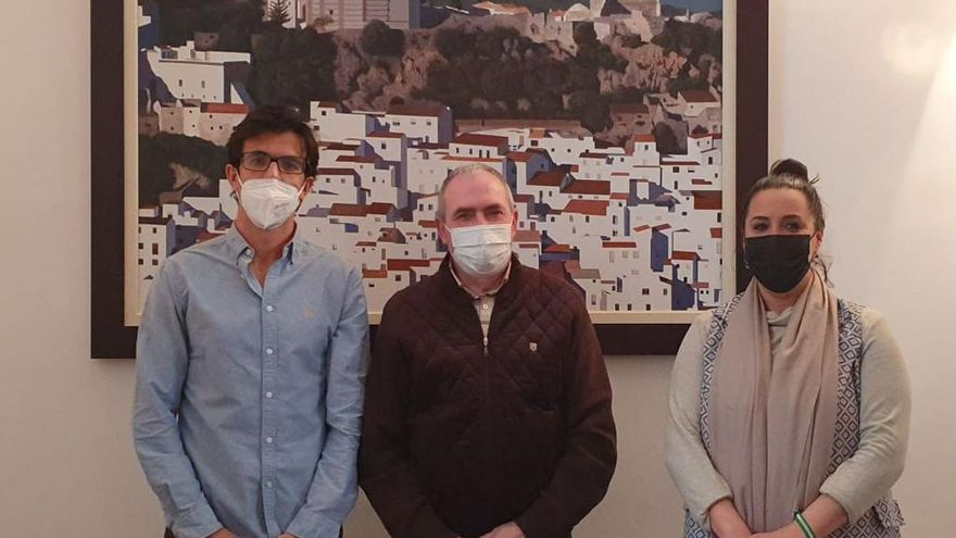 Acosol entrega al Ayuntamiento de Casares 26 tarjetas de servicios domiciliarios para los hogares más vulnerables